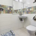 7 شقة *